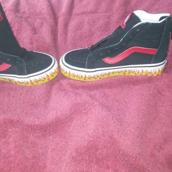 Vans - Picture 6 of 9